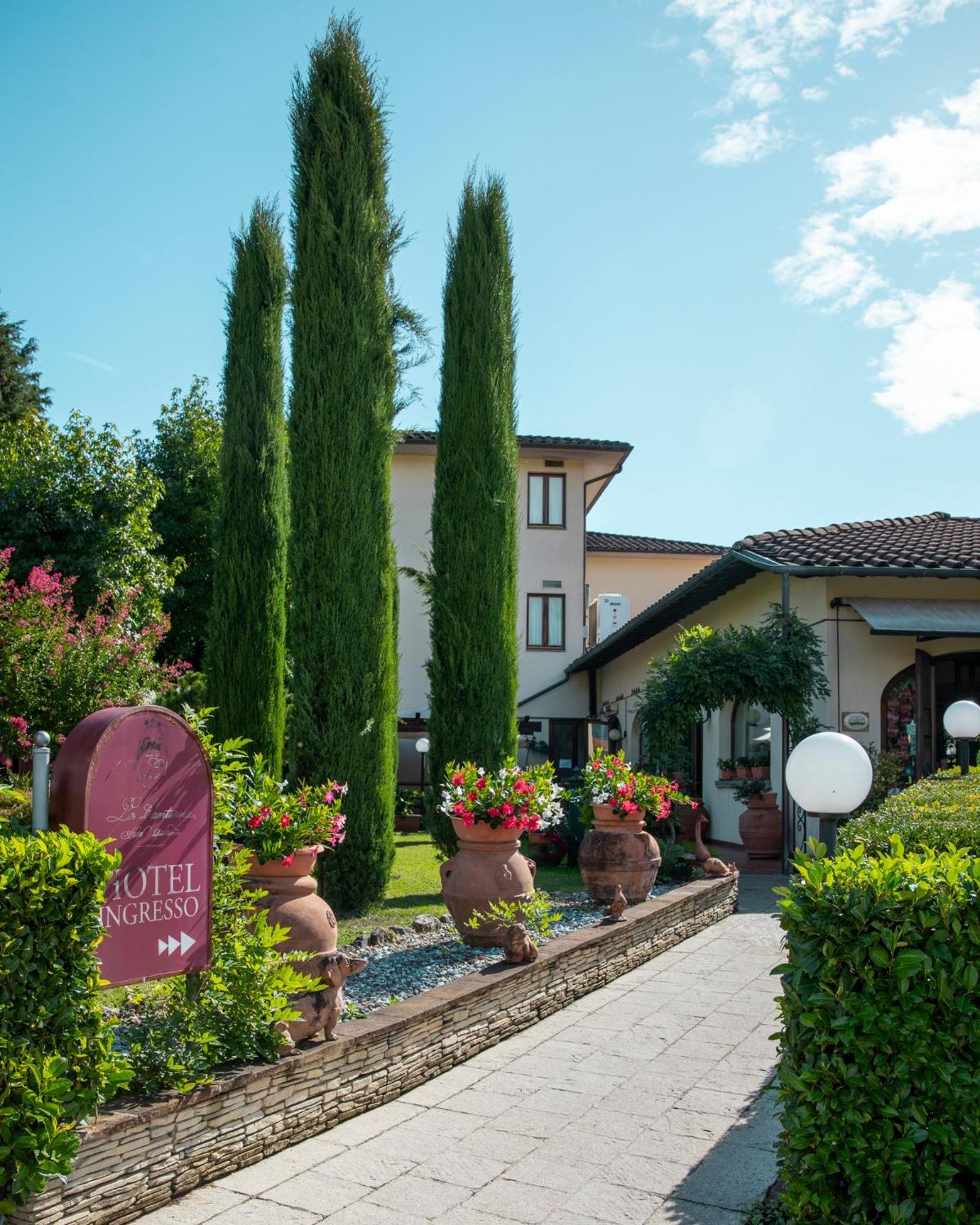 Hotel Ristorante La Lanterna Castelnuovo di Garfagnana Exterior photo